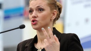 Nici nu bine a născut, că s-a şi întors la serviciu! ALINA GORGHIU a revenit în scena politică