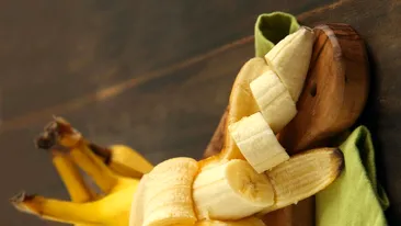 O terapie neasteptată - Cojile de banană! Un remediu natural care te scapă de probleme