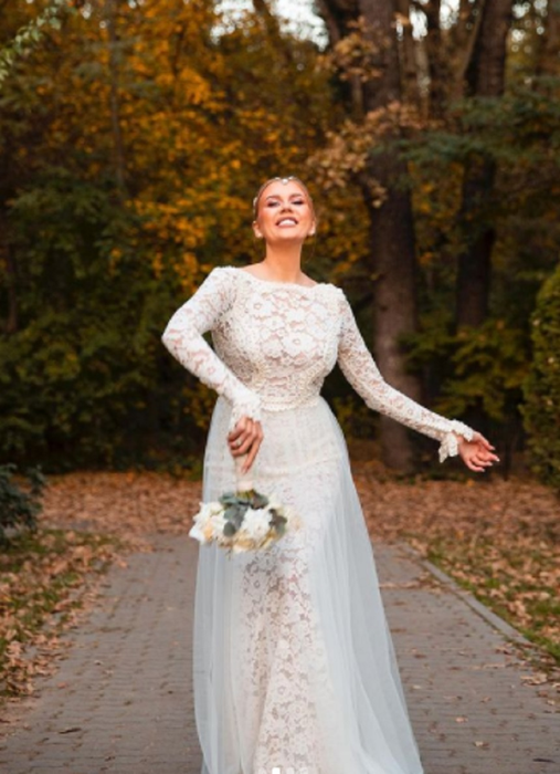Emily Burghelea a avut logodna la biserică, de curând