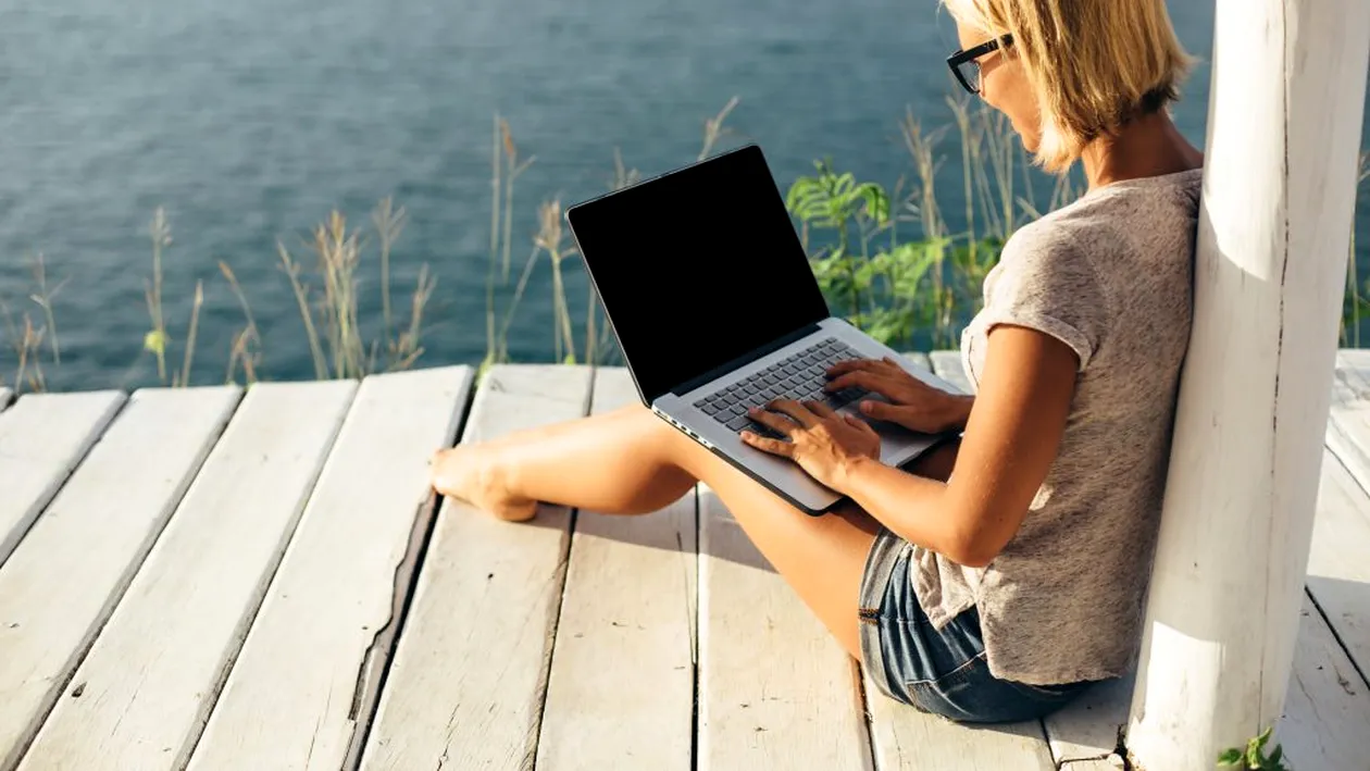 Top 5 laptopuri usoare ideale pentru a le lua in vacanta de vara - Vezi ce recomandari avem pentru tine