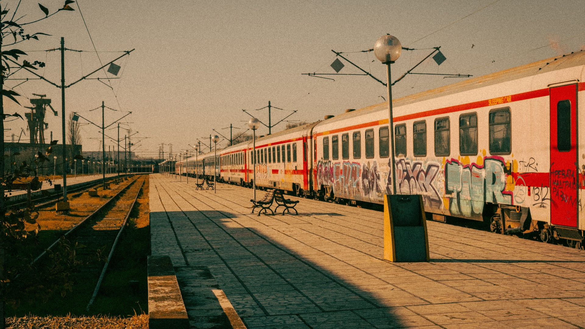 Schimbări importante în transportul feroviar. Trenurile către litoral nu vor mai opri într-o stație frecventată intens de turiști