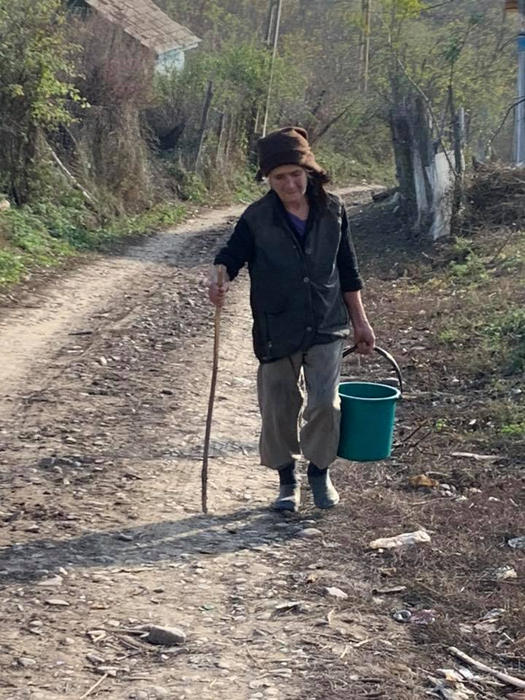 Povestea tulburătoare a lui ‘nea Gheorghe. Are picioarele amputate, iar soția lui e surdă. Ce i s-a întâmplat după ani de sărăcie cumplită. În doar 12 zile, viața lui s-a schimbat radical