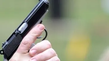 Un ofiter SRI s-a impuscat din greseala in gat in timp ce se afla la antrenamente. Este paralizat complet