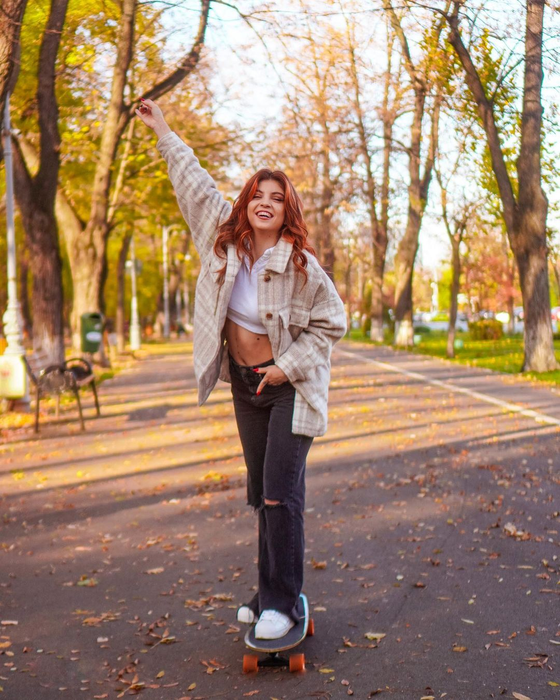 Lorena Vișan: "Și eu am fost mică și am crescut cumva cu tehnologia, tind să cred că este de datoria părintelui!"/ Foto: Instagram @lorevsn