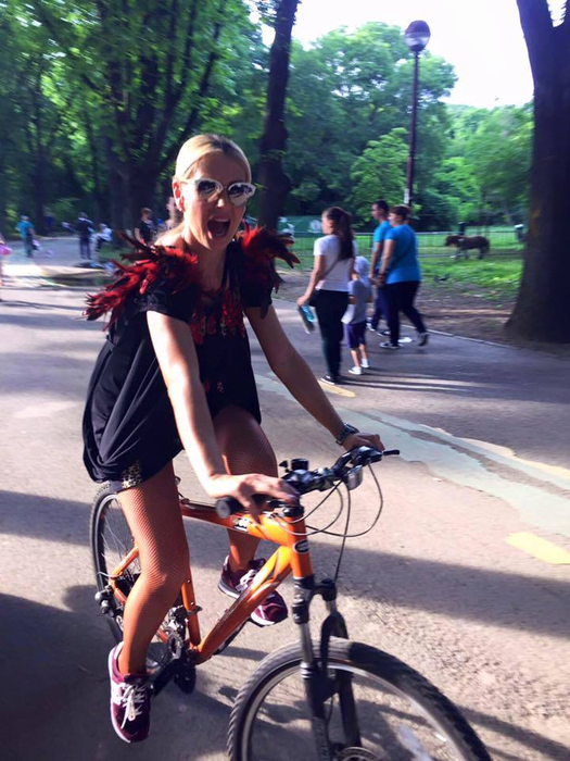 ANDREEA BĂNICĂ şi-a etalat silueta în costum de baie! Uite cum s-a pozat vedeta în vacanţă