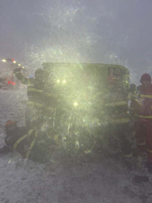 Cod roşu în România! Românii, sfătuiţi să stea în case! Drumuri închise şi fenomene meteo extreme. Încă 6 județe sunt vizate de vreme rea