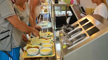 Ce a primit o turistă după ce a comandat două ciorbe la împinge tava în Eforie Nord. Nu am putut mânca!