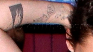 Cea mai DETESTATA actrita a planetei, a mai facut o gafa! Ce si-a tatuat pe mana! Acum chiar ca o sa o urasca toata lumea