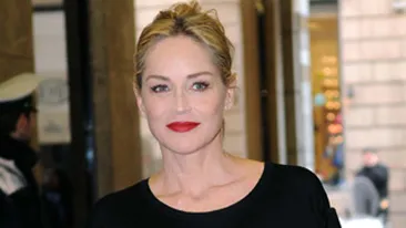 ACASA la Sharon Stone. Vezi cum arata locuinta ei din Beverly Hills pe care tot incearca s-o vanda!