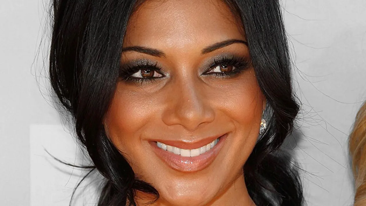 Nicole Scherzinger, schimbare neasteptată de look! După ani de zile in care a fost brunetă, solista s-a vopsit blondă