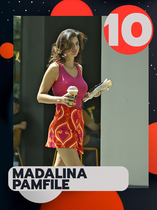 TOP 20 sexy vedete care au arătat tot! Daniela Crudu, Lidia Buble sau Andreea Bănică s-au încurcat în…pantalonașii buclucași!