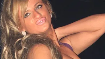 De ce ai pus botul, Sanziana Buruiana? Blonda a socat la o prezentare de moda!