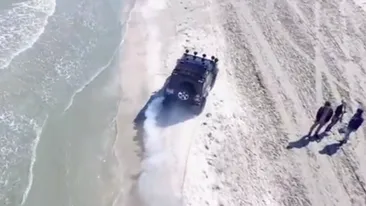 Credeai că le-ai văzut pe toate? Ce a putut să facă un cocalar cu land Rover pe plaja din Mamaia!