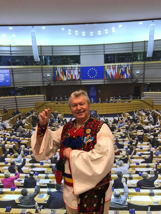 Nicoleta Voicu, iubita lui Gheorghe Turda, în minijup și tocuri cui!