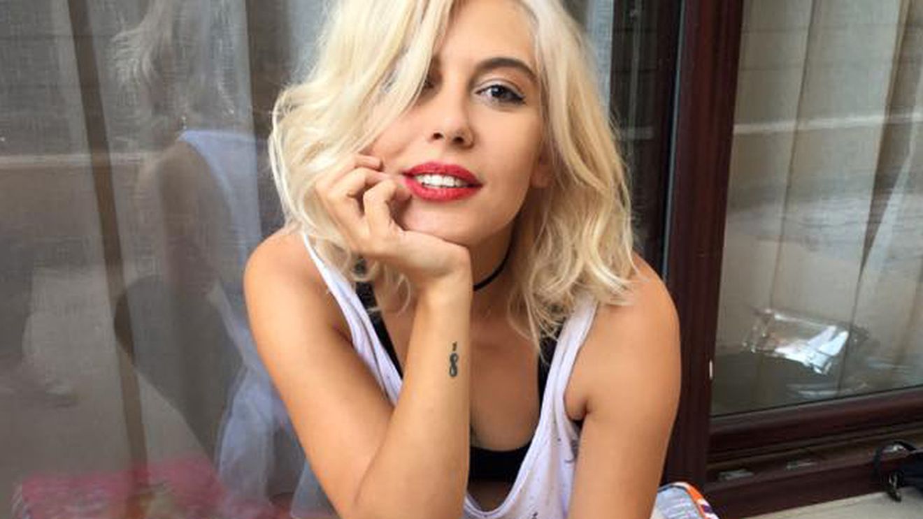 SORE le-a prezentat-o tuturor pe fetiţa ei, ERIN. La nici şase luni e deja o mică vedetă!