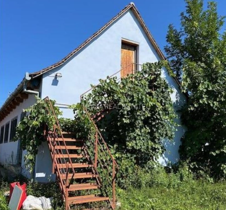 Această casă din Viscri a fost scoasă la vânzare/ Sursa foto: Imobliare.ro