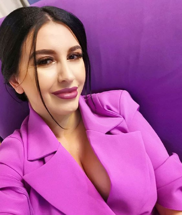Mirela de la Insula Iubirii s-a afișat cu o burtică suspectă, iar fanii au explodat! Este însărcinată fosta concurentă a show-ului de la Antena 1?