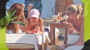 Alexia Eram le-a luat la întrebări pe Laura Giurcanu și Yasmin Awad pe plaja de la Nuba! Aris n-a fost în peisaj, iar fostele lui s-au „spovedit” la cumnățică