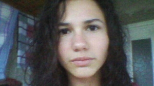 Jurăminte de iubire între RALUCA şi fostul coleg de liceu. Eleva violată din VASLUI şi-a ”oficializat” relaţia cu logodnicul!
