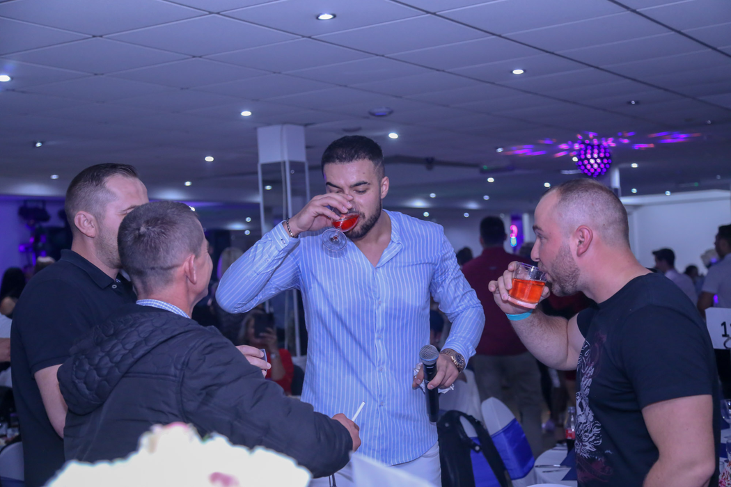 Culiță Sterp a dat recital la un eveniment, la Londra, unde a strâns, din dedicații, mii de lire (Foto: Marius Zmărăndescu)
