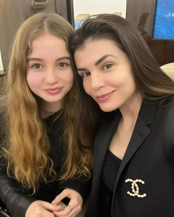 Irina Columbeanu, alături de mama sa, Monica Gabor