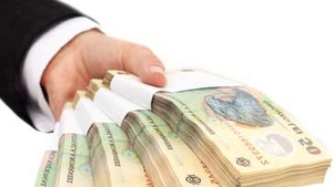 Cum s-a trezit un român cu 131.000 de lei în cont, după ce banii de la o firmă de salubritate din Iași au ajuns din greșeală la el! N-a spus nimănui, iar acum e căutat de Poliție