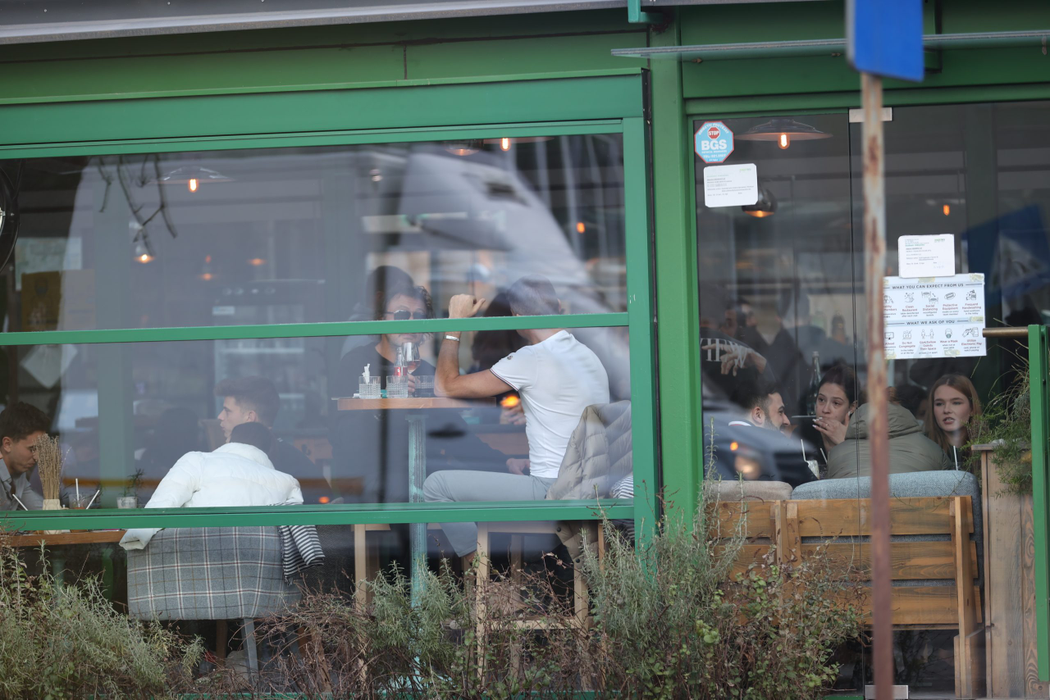Cristian Boureanu a pus țara la cale, alături de un prieten, la un restaurant din Capitală