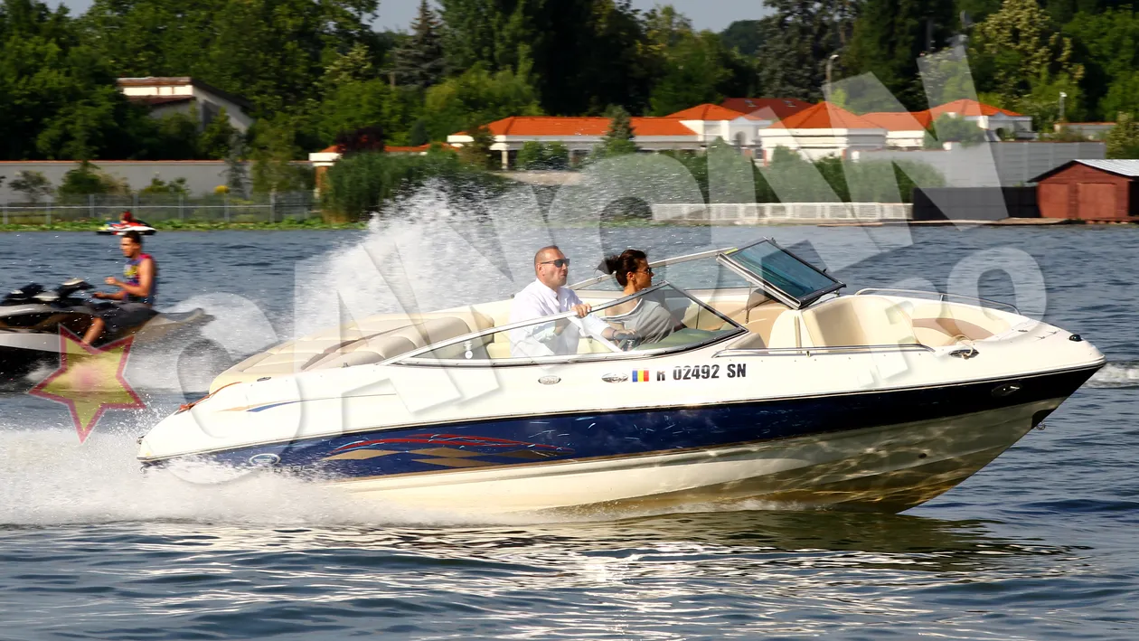 Cartierul general al milionarilor s-a mutat la Snagov! Bogatii Romaniei si-au etalat bijuteriile: copiii, iubitele si barcile!