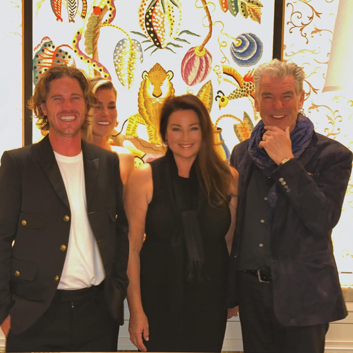 Soția și pictura îl însoțesc pe Pierce Brosnan, sursa-captură social media Pierce Brosnan