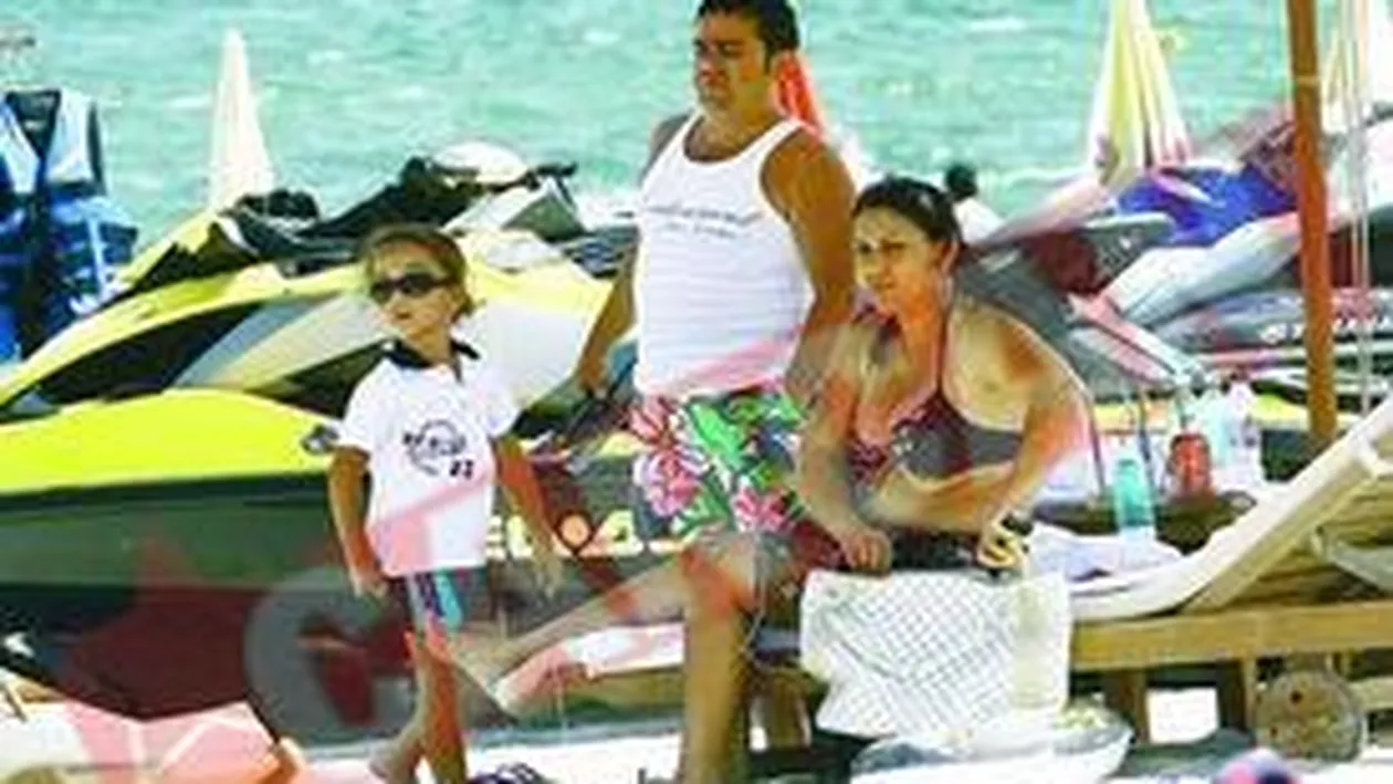 Adi Minune abia isi tine baiatul in brate!