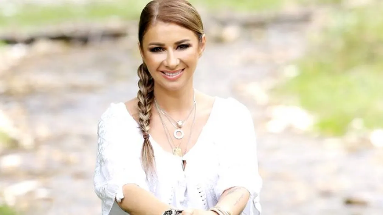 Anamaria Prodan, cu posteriorul la vedere! Ce s-a întâmplat chiar înainte de a intra în direct