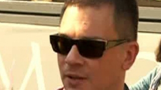 VIDEO Premierul Ungureanu a tinut o sedinta la o terasa din Centrul Vechi: "Avem lucruri de pus la punct pentru saptamana viitoare"