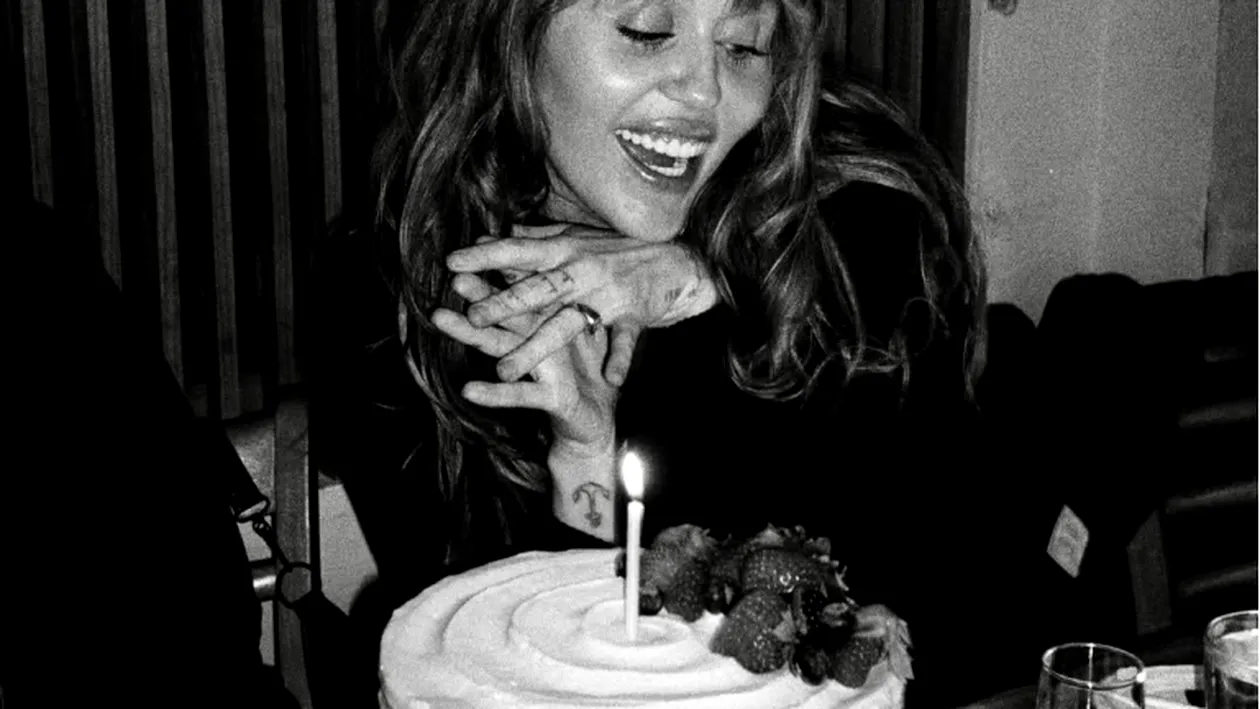 Nunta anului în showbiz! Cântăreața a primit un inel cu diamant care valorează cât un penthouse!