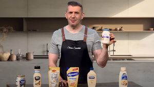 Consumi maioneză din comerț? Din ce este făcută, de fapt, potrivit lui Dragoș Pătraru