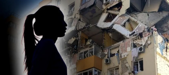 La un an de la tragedia din Rahova, Alexandra, adolescenta care a căzut de la etajul 7 la 5, nu-și poate folosi picioarele. Mama tinerei: „Muncește foarte mult pentru a-și reveni. Statul nu ne-a ajutat cu nimic, am fost chiar și la Ministerul Sănătății”