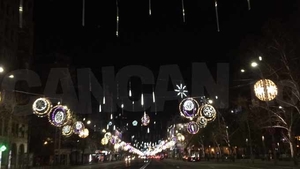 Vi le arătăm cu 24 de ore înainte de a fi aprinse OFICIAL! Imagini în premieră cu luminiţele de Crăciun din centrul Capitalei