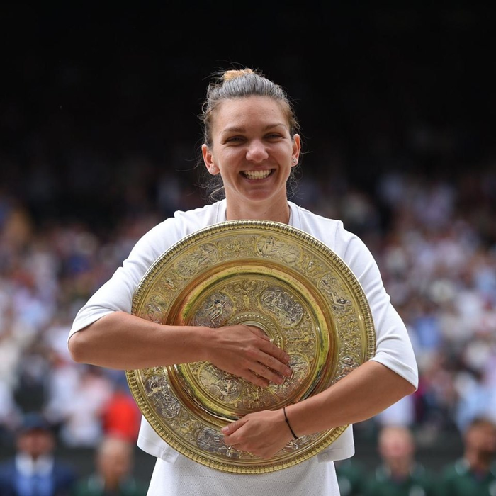 Simona Halep prezintă la Constanța trofeul obținut la Wimbledon. Mii de persoane prezente