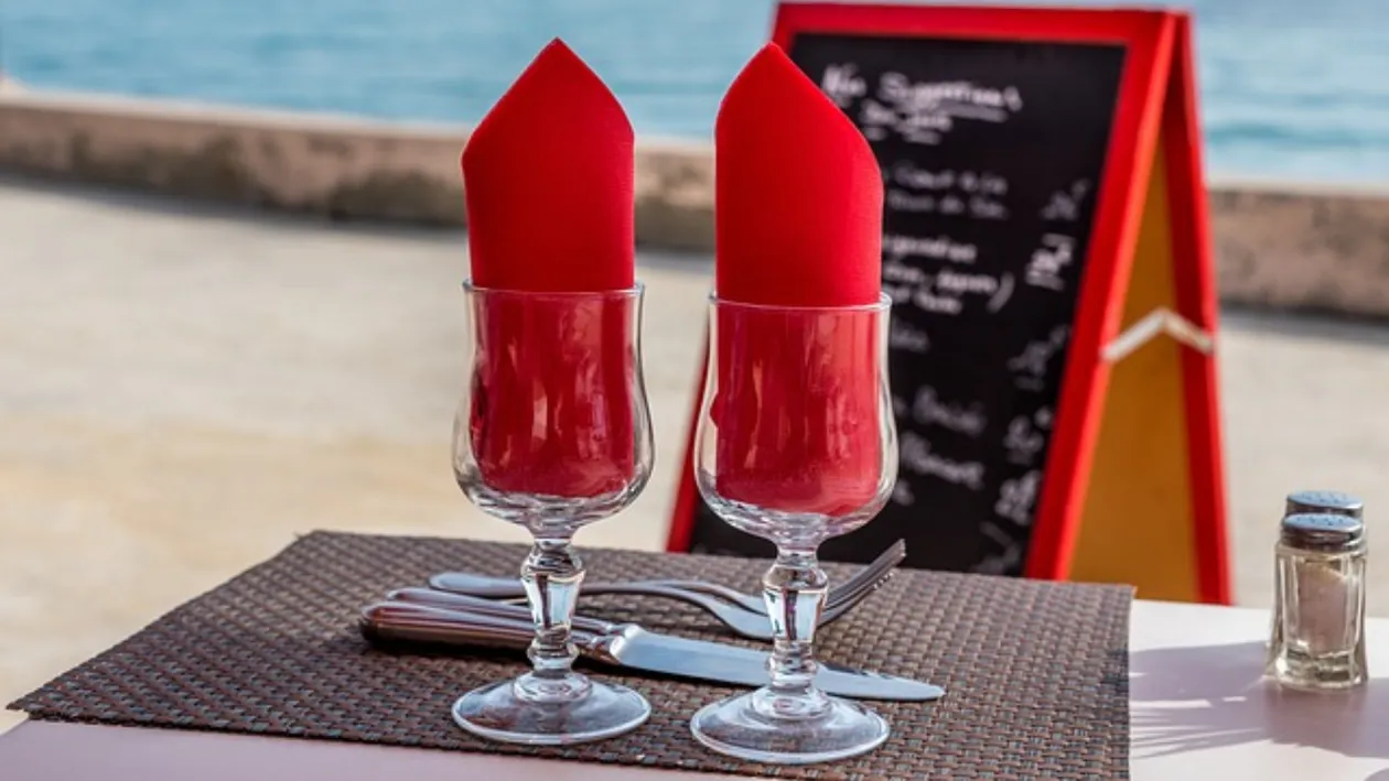 Câți bani a scos din buzunar o turistă la un restaurant din Vama Veche, după sfârșitul sezonului estival. A rămas cu un gust amar când a văzut nota de plată