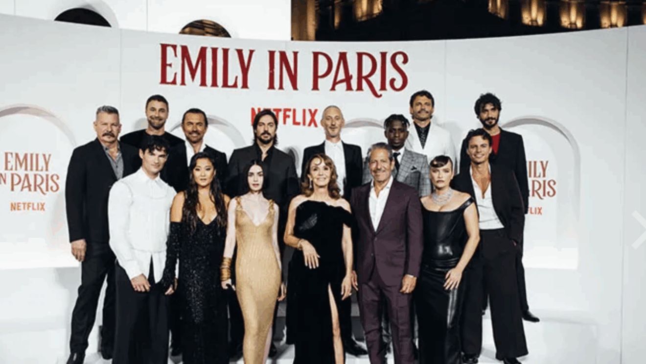 Despărțire-ȘOC! Actrița din Emily in Paris i-a spus ADIO iubitului, după doi ani de relație