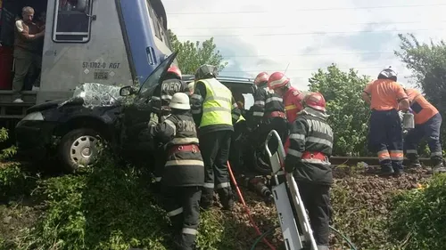 Accident teribil în Bistriţa! Trei fraţi au murit şi alţi doi sunt în stare gravă după ce maşina în care erau a fost călcată de tren