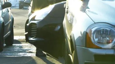 Cristi Enache a intrat intr-un trio amoros. Vezi cine l-a ademenit pe cantaret si cat de usor s-a lasat convins