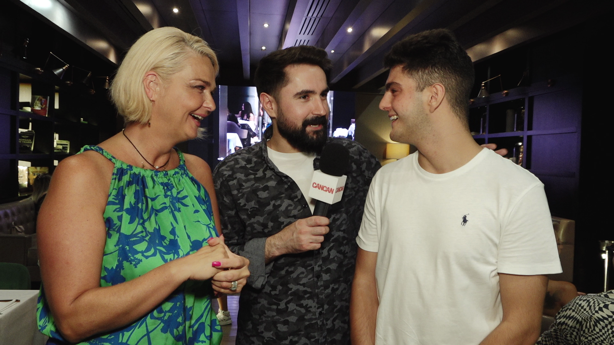 Iuliana Marciuc s-a lăsat ”descusută”, de mână cu fiul ei, de CANCAN.RO! Interviu de excepție la dublu, în care prezentatoarea TV și-a pus mâinile în cap! ”Chiar nu-mi arată nimic!”