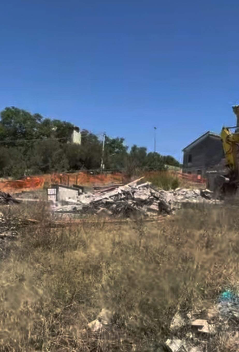 Casa din Italia a Gabrielei Cristea a început să fie demolată. Prezentatoarea TV a arătat primele imagini