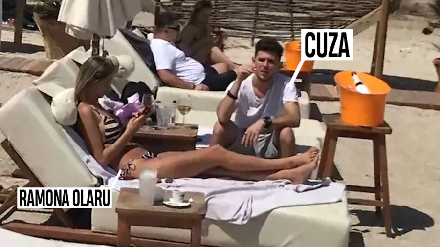 Ramona și Cuza s-au lăsați răsfățați de soare, pe plaja din Mamaia