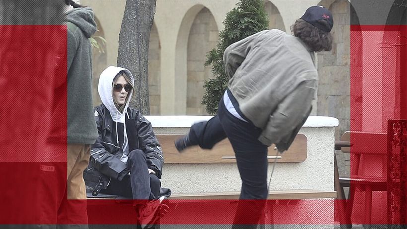 Radu Siffredi face scheme de MMA, după ce i s-a băgat acul în venă! Show în stradă cu Oana Matache și iubitul ei