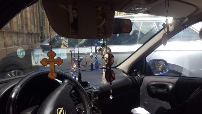 Amenzi usturătoare pentru șoferii care au obiecte agățate pe parbriz
