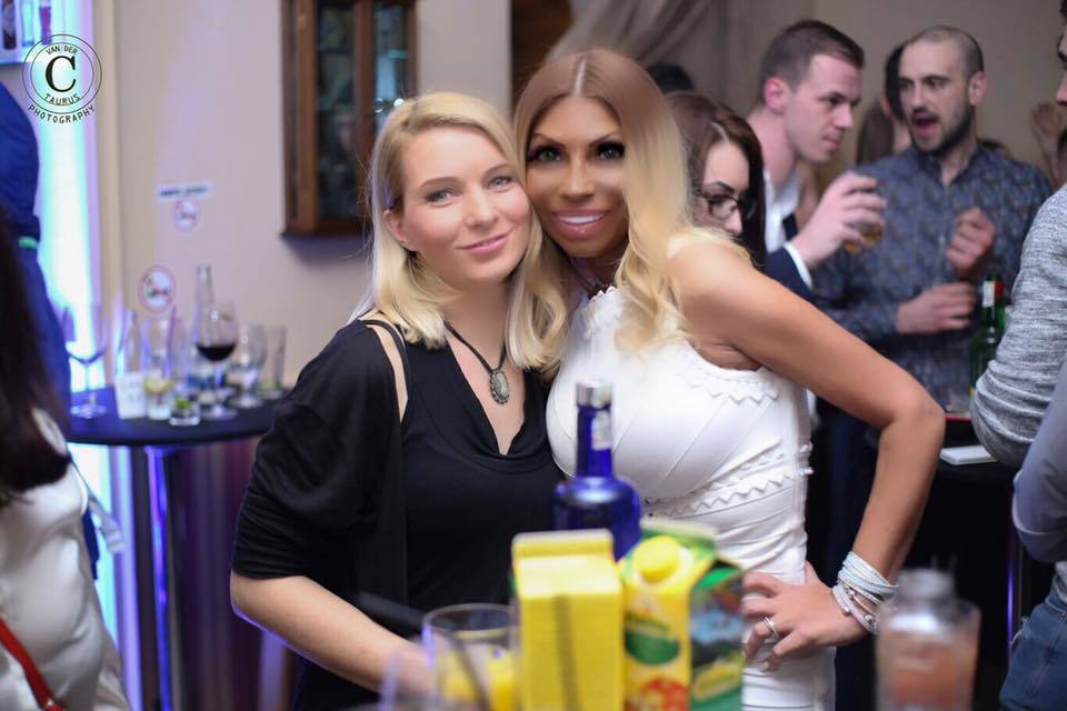 ”Prinţesa Îngheţatei” este adepta unui look super-exotic