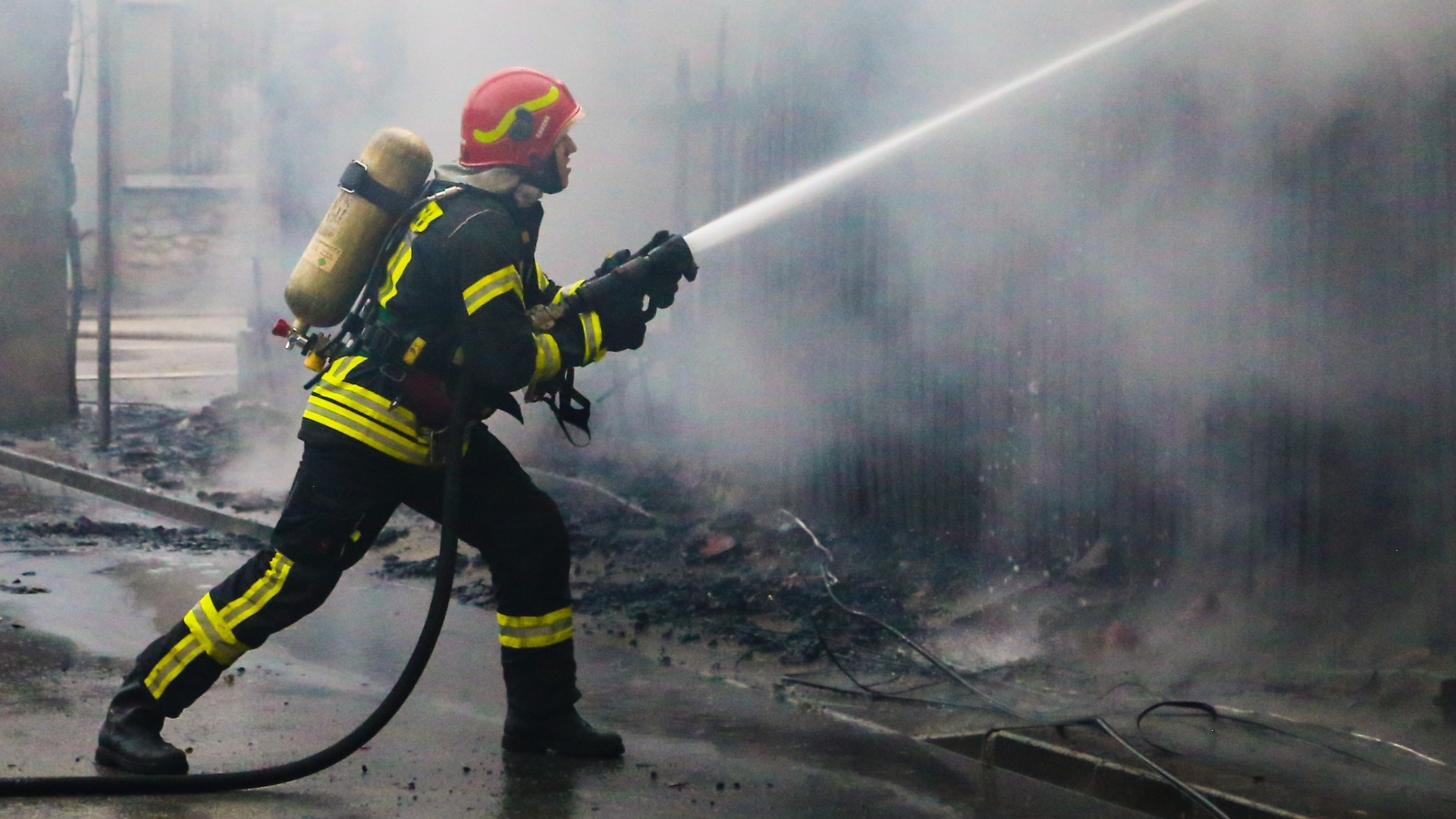 Noi dezvăluiri în cazul celor 3 copilași morți în București. Mama nu ar fi fost acasă în momentul izbucnirii incendiului, ci...