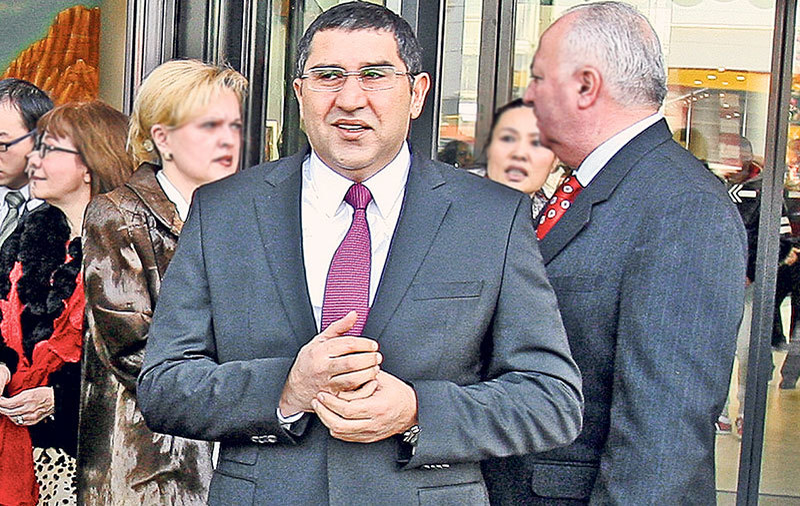 Nicolae Dumitru este proprietarul "Dragonului roşu"
