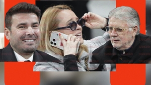 Andreea Esca, Adrian Mutu și Gino Iorgulescu, în mijlocul suporterilor tricolori. Vedetele au invadat stadionul la meciul România - Turcia